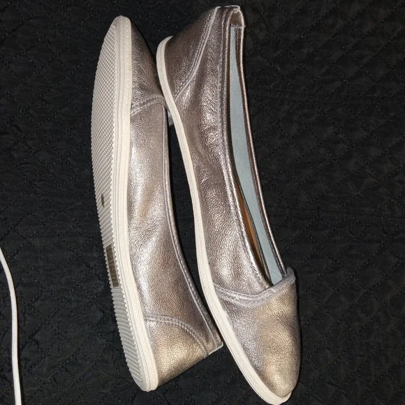 Dolce Vita Silver Solaman Suede Flats sz 9.5 - Picture 11 of 11